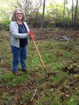 Robin wields the shovel. Her hands are red from cinnabar.