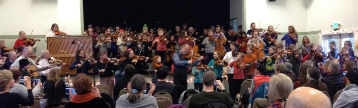 The Scottish fiddler Alasdair Fraser (center) leads his workshop students at a Ft. Casey concert.