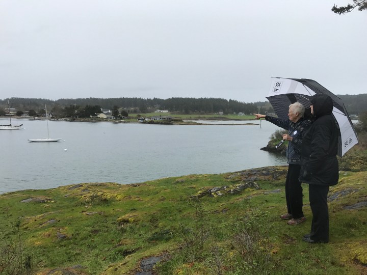 Kay showing Robin the sights