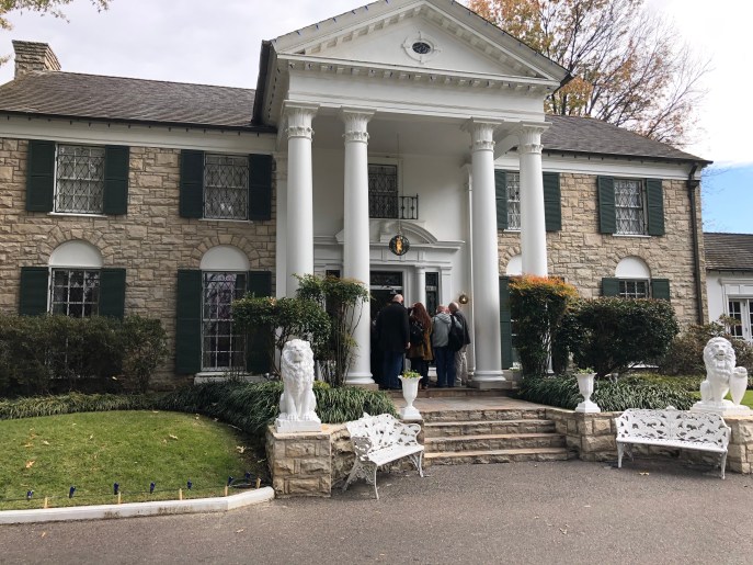 The main entrance to Graceland